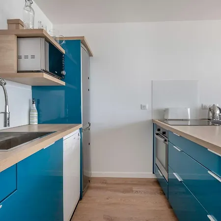 Pour 6, Vue A 40m De La La Baule