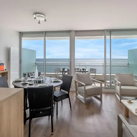 Pour 6, Vue A 40m De La דירה