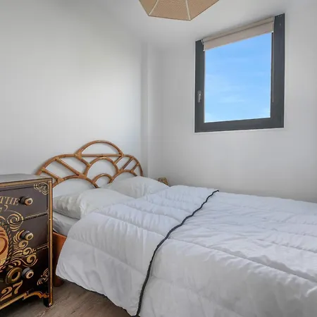 Pour 6, Vue A 40m De La *