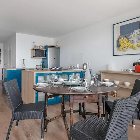 Pour 6, Vue A 40m De La