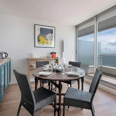 Pour 6, Vue A 40m De La La Baule